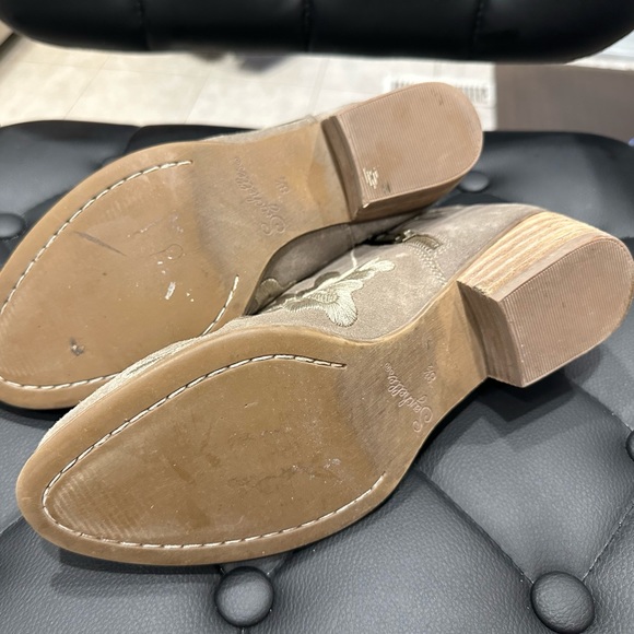 Seychelles booties in size 8.5 - Picture 3 of 6